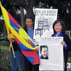 20111103-Wikicommons Liu Xiaboa Tibetan supportVoa.jpg